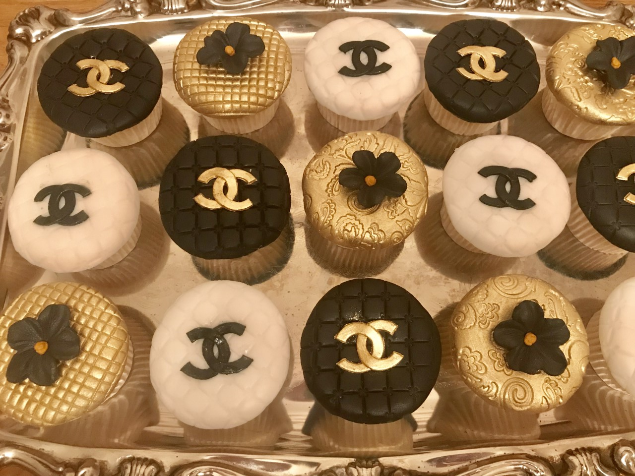 Chanel Cup Cakes – Ann's Designer Cakes